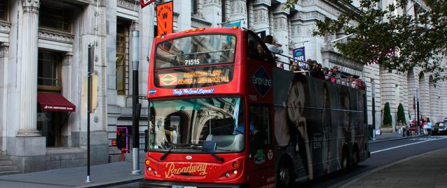 Bus turístico. Foto Prayitno