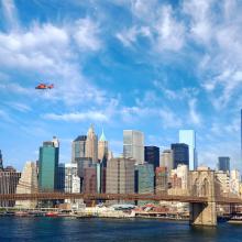 helicóptero volando en Nueva York